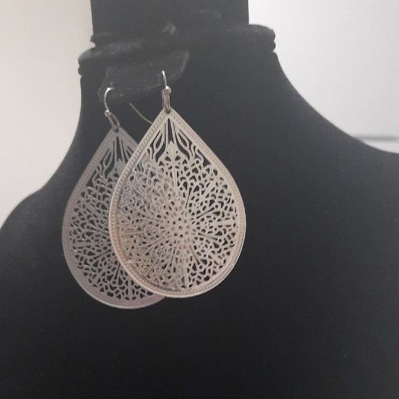 Jewelry - Elegant Silver Teardrop Earrings